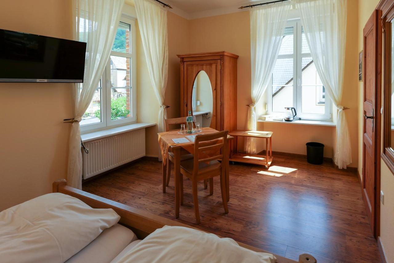 Hotel Alte Buergermeisterei Ediger-Eller Exteriör bild