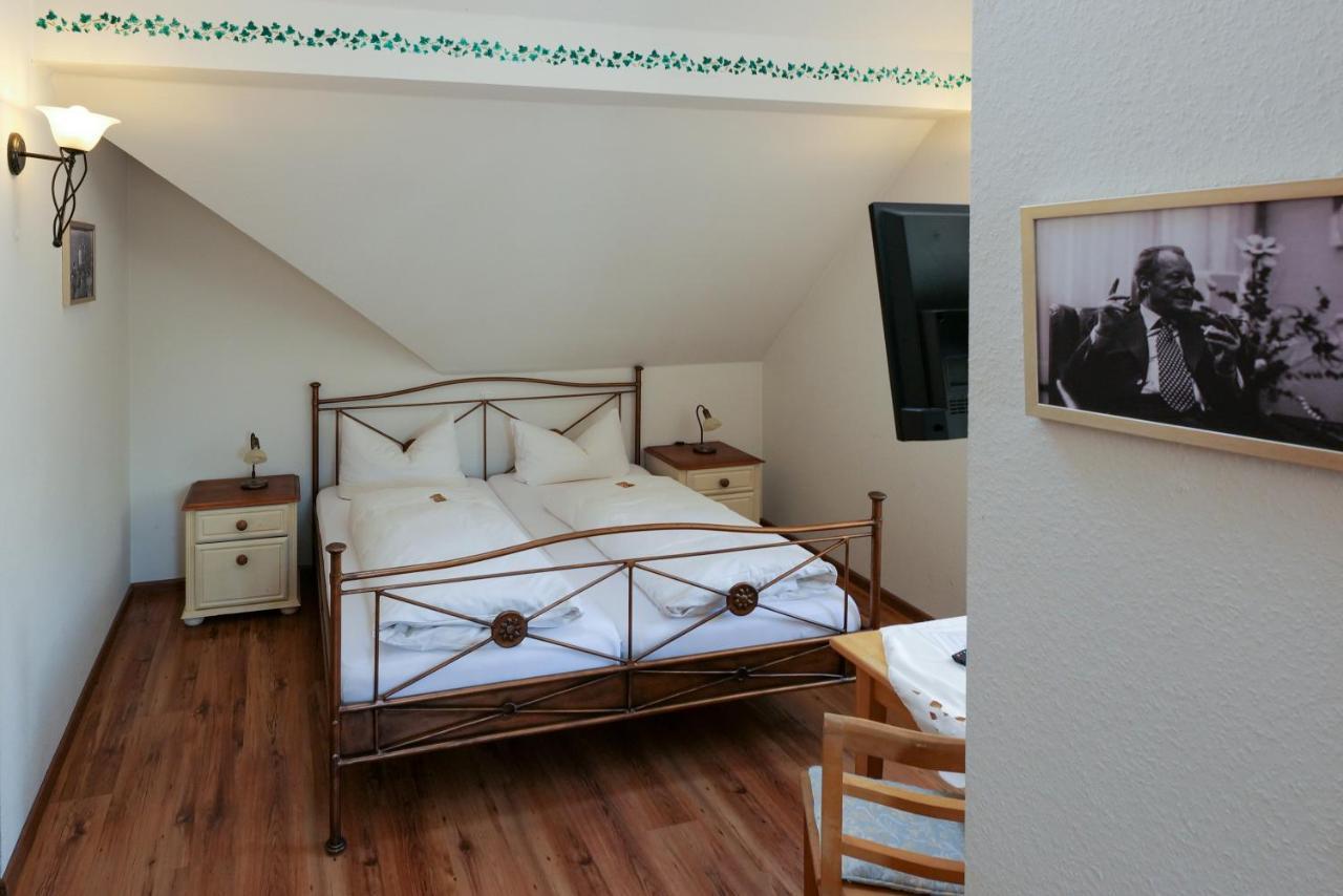 Hotel Alte Buergermeisterei Ediger-Eller Exteriör bild