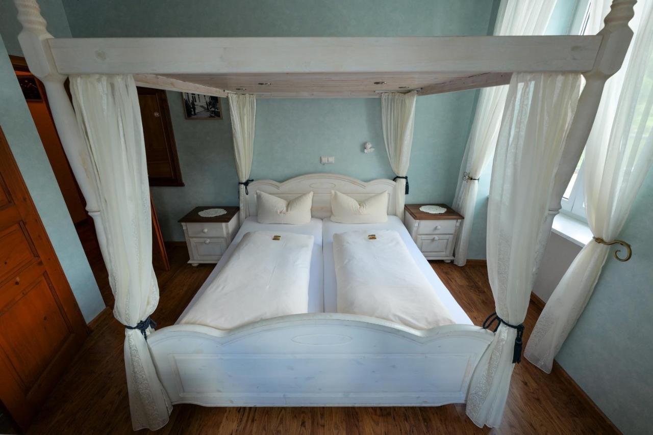 Hotel Alte Buergermeisterei Ediger-Eller Exteriör bild