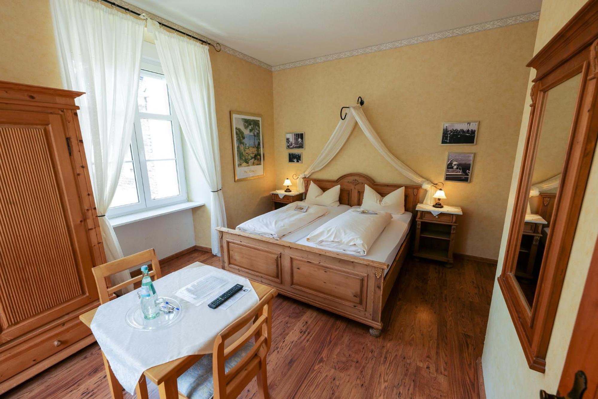 Hotel Alte Buergermeisterei Ediger-Eller Exteriör bild